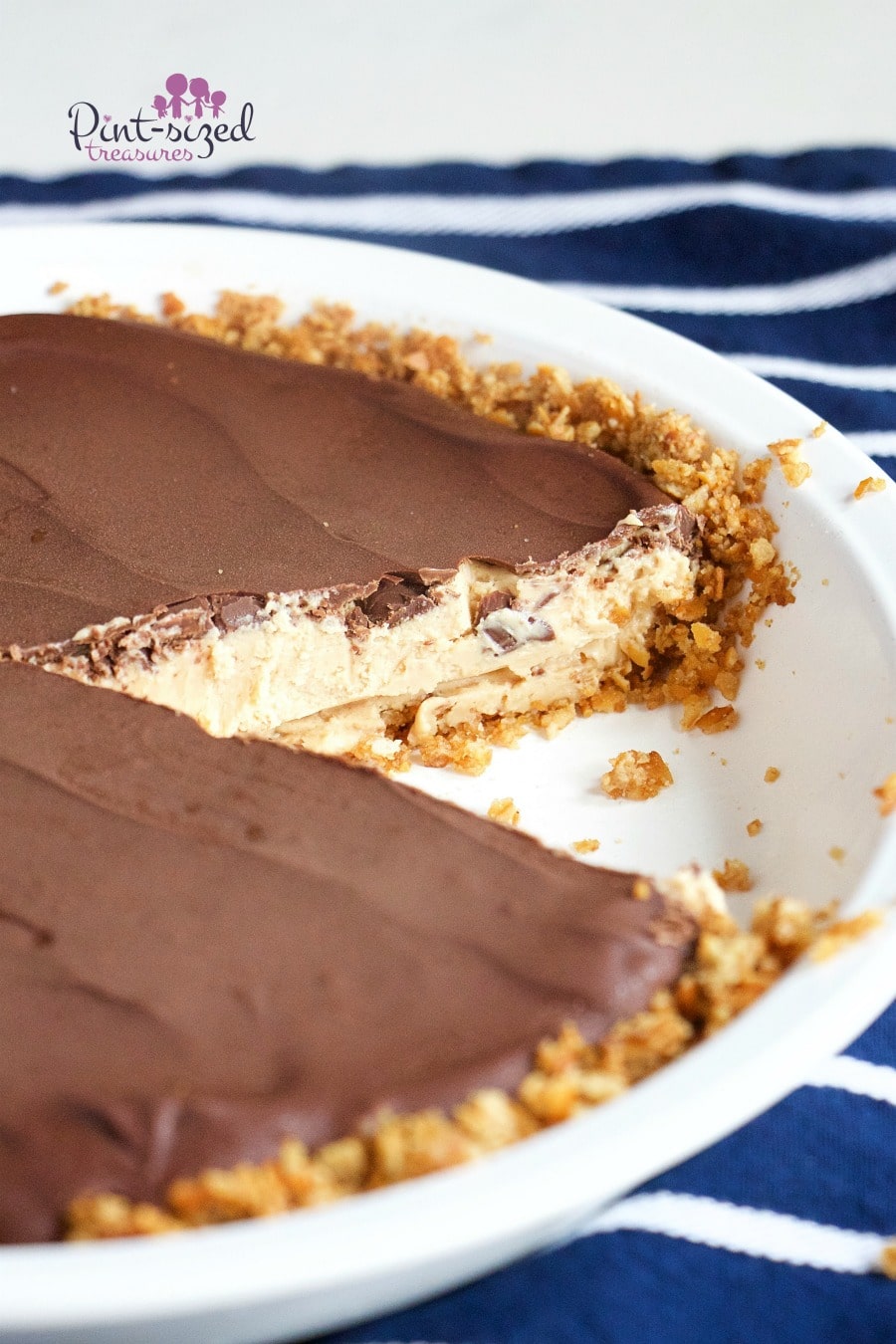 easy chocolate peanut butter cheesecake recipe with pretzel crust