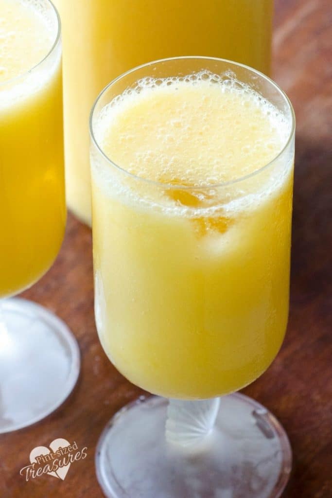 sparkling mango orange drink being served