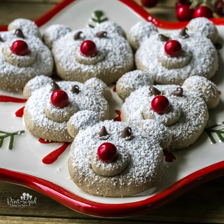 Cookies decorated like polar bears for Christmas