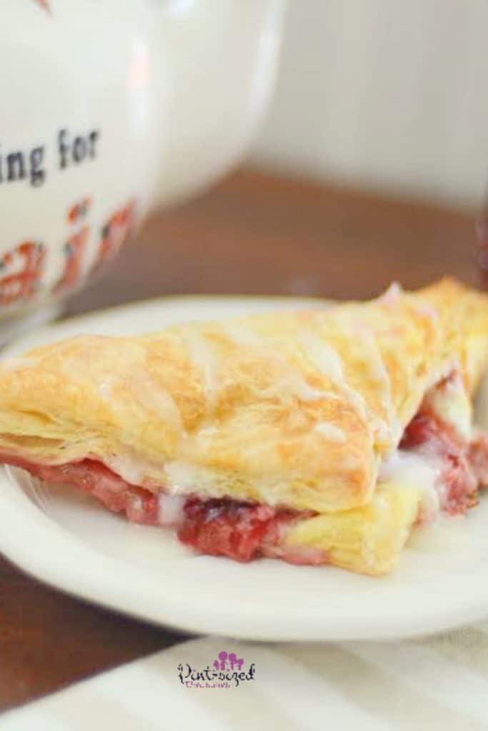 easy strawberry cheesecake turnovers recipe