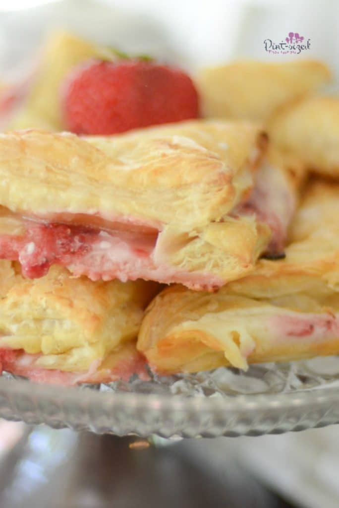 easy strawberry cheesecake turnovers