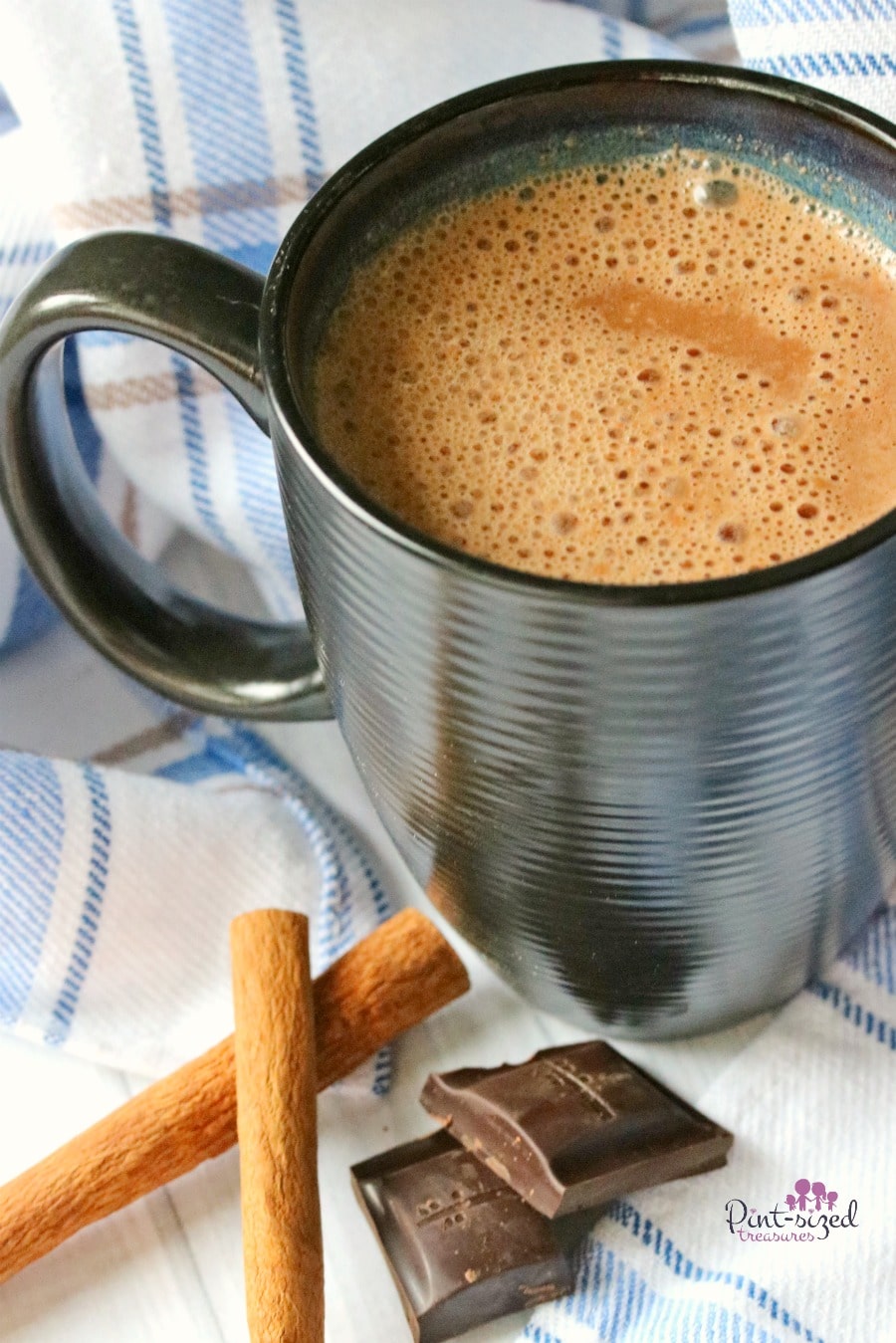 Tiny notes of coconut and almond add musical pizzaz to this minty coconut hot chocolate recipe. This recipe is a chocolate lovers dream who wants to enjoy all treats and warm drinks in a clean eating style!