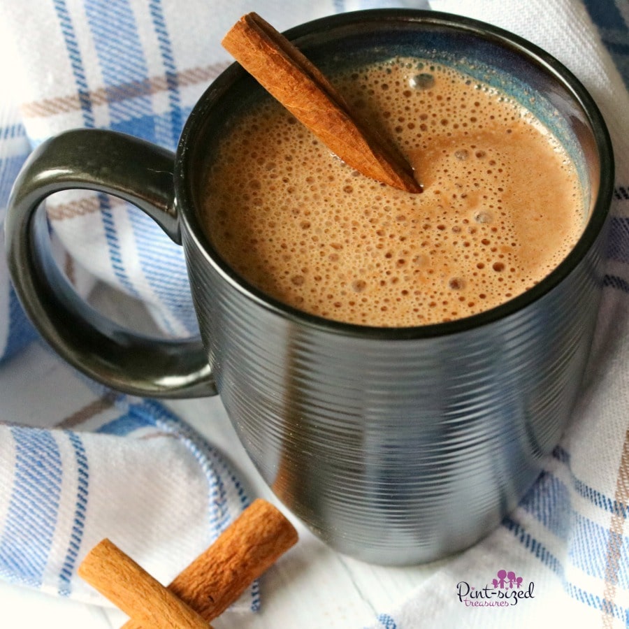 Minty coconut hot chocolate is the ONYL recipe that clean-eating moms need to enjoy a dairy-free, dreamy cup of hot chocolate!