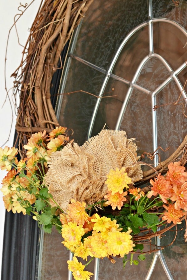 Super pretty DIY fall wreath made with mums