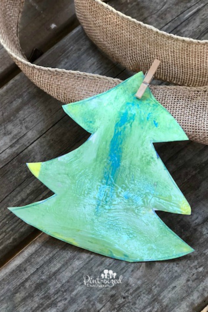 Christmas tree garland craft that kids can make!
