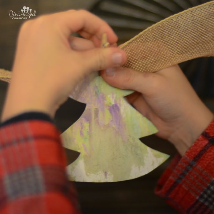 Christmas tree craft garland that kids can make!
