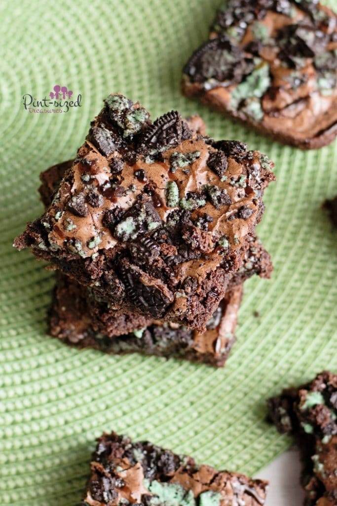 Easy, Oreo mint brownies that are crazy fudgy!
