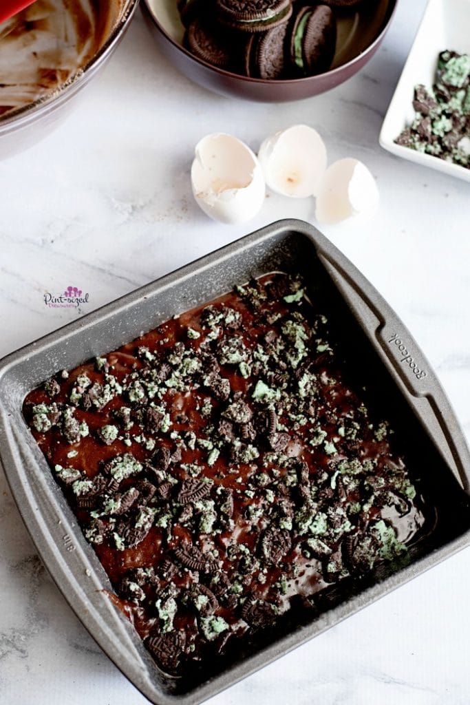 Prep of Oreo mint brownies