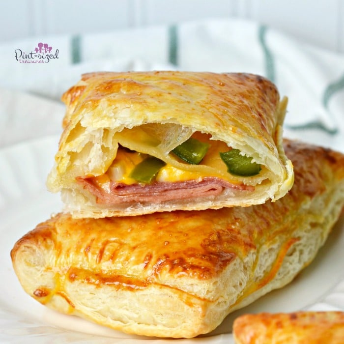 These incredibly easy,ham,cheese and turkey pockets are perfect for an easy meal!