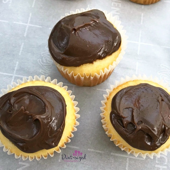 icing the football cupcakes