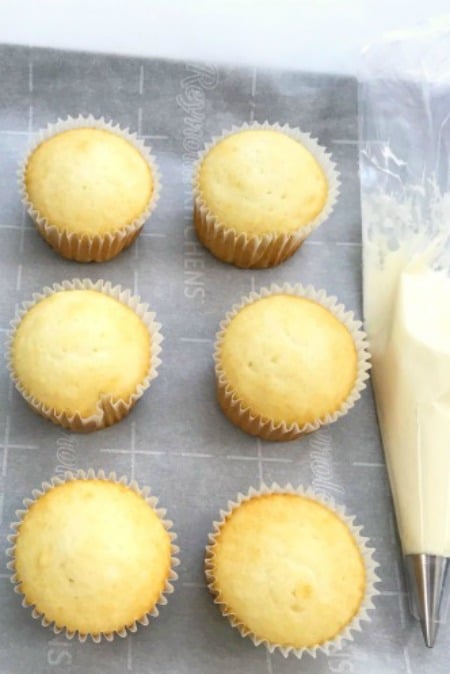 flower cupcakes made with jelly beans