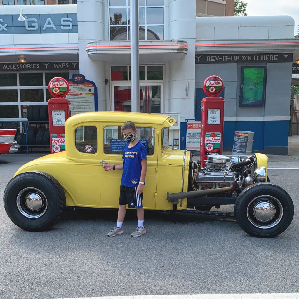car in Dollywood