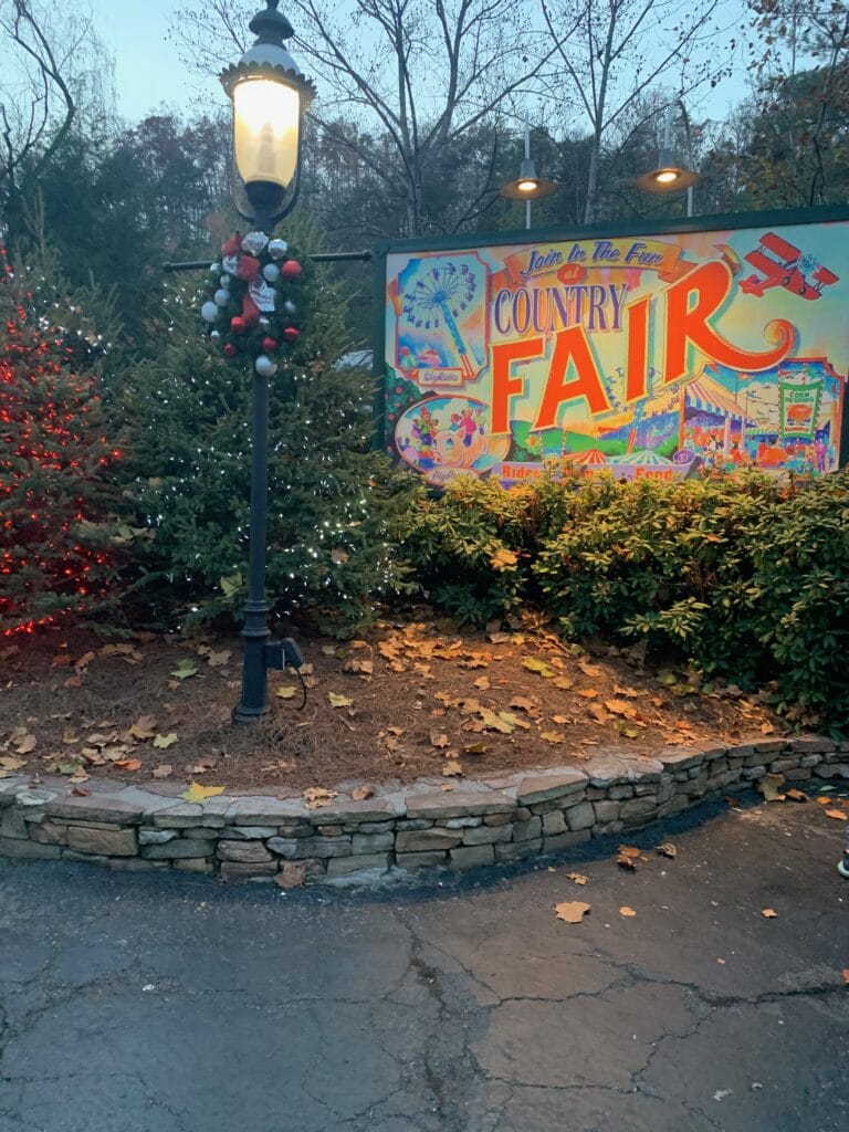 Christmas decor at Dollywood