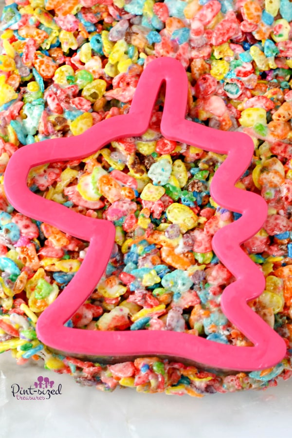 cutting the unicorn rice krispie treats
