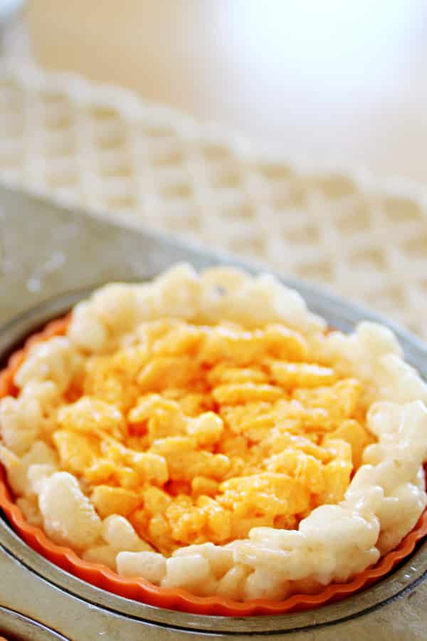 layering the pumpkin pie Rice Krispie treats