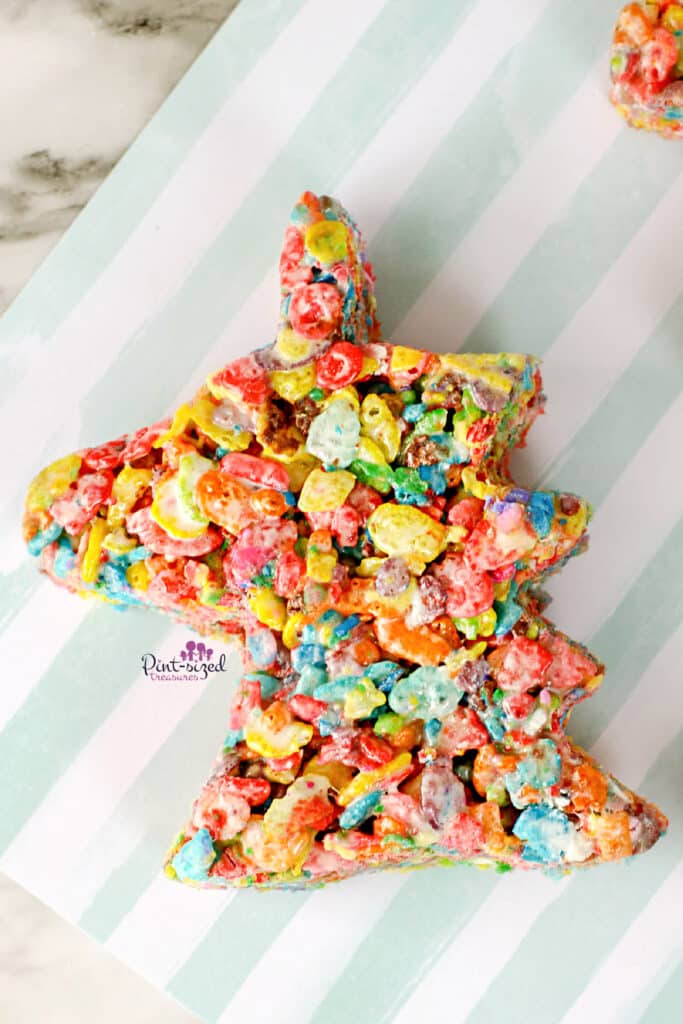 rice krispie treats made into unicorns