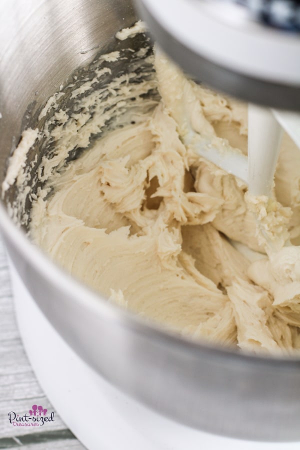 making frosting for spider web cookies